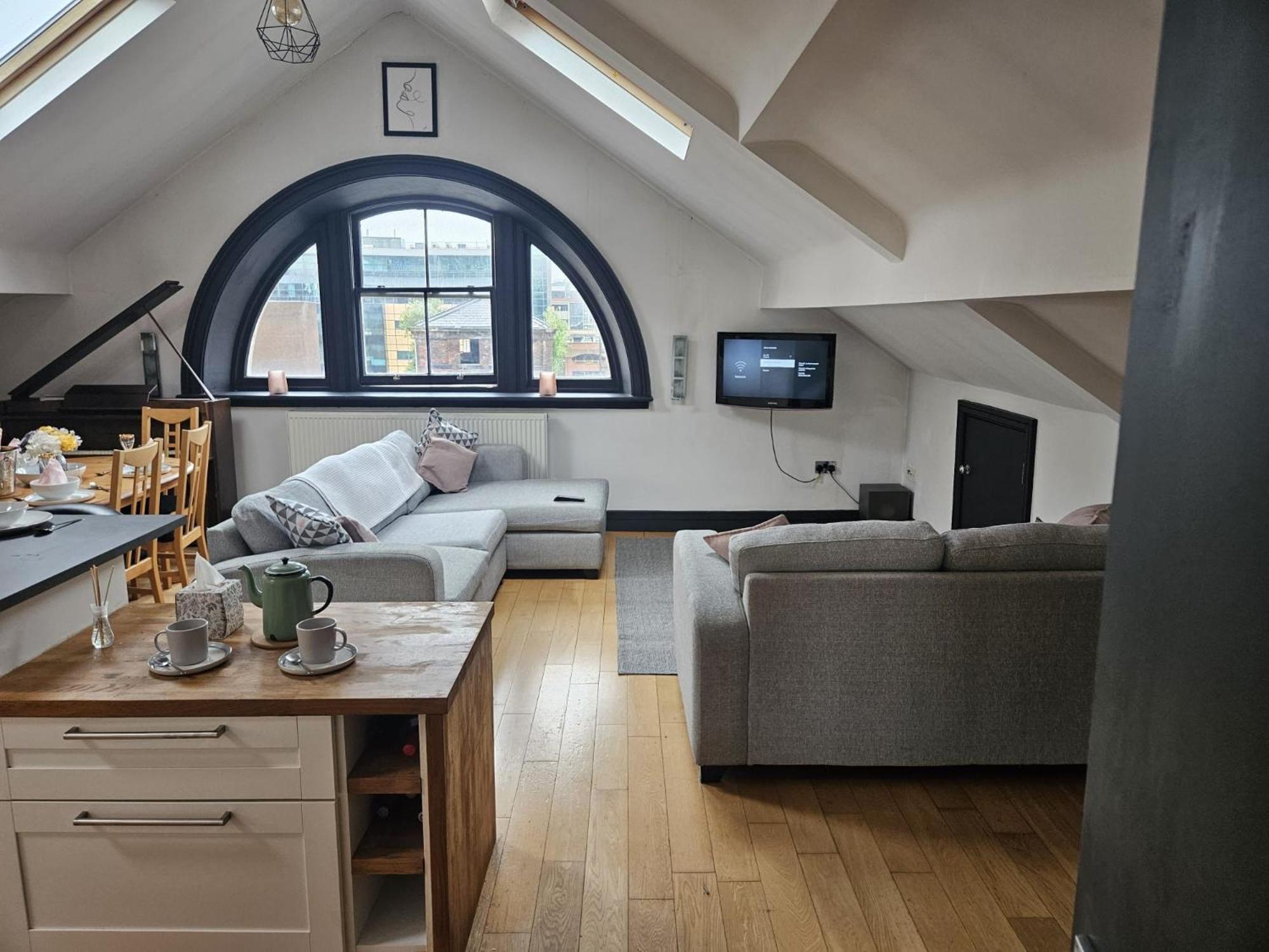 2 Bedroom City Centre Penthouse Loft Apartment Liverpool Exterior foto